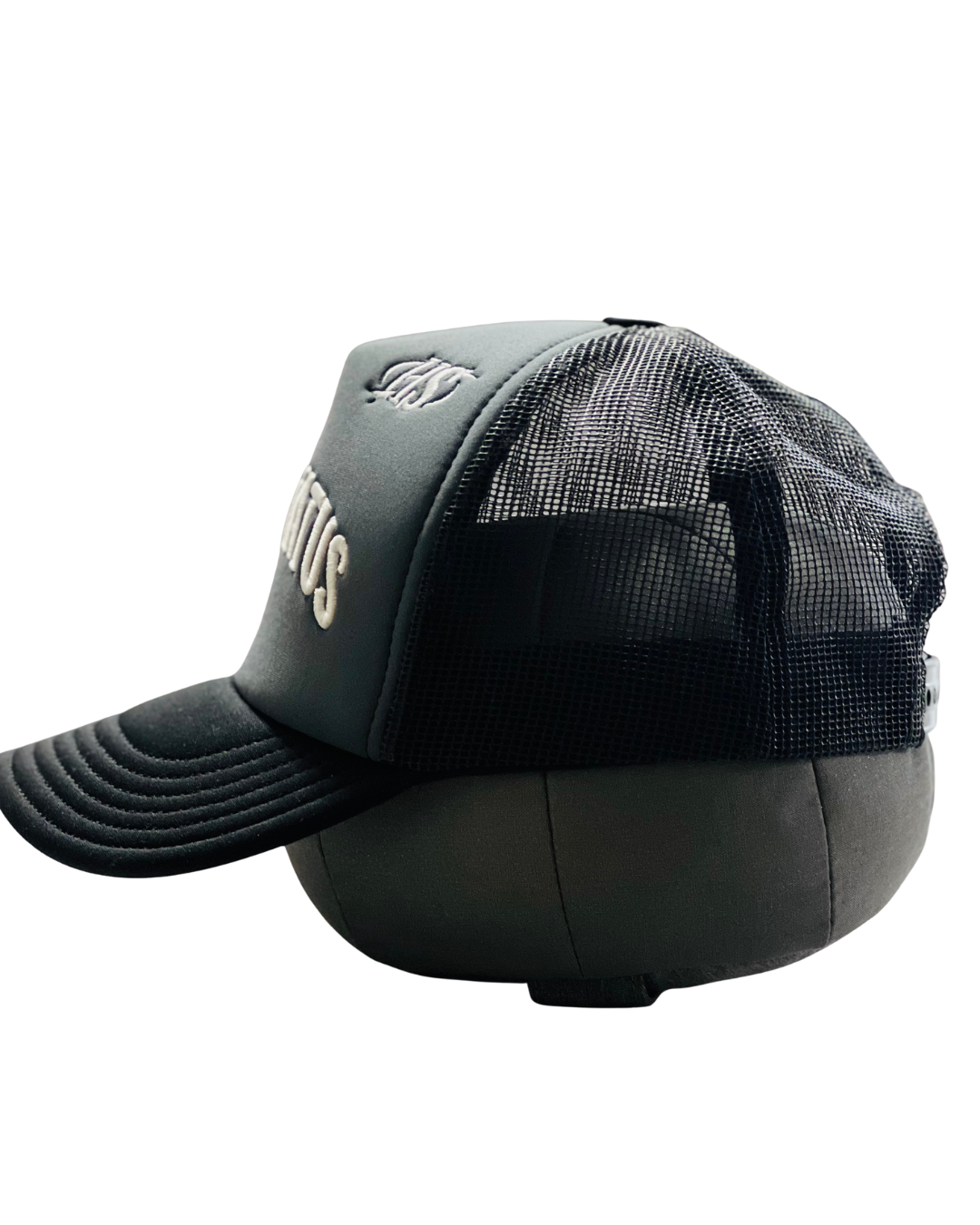 HIGH STATUS EMBROIDERY TRUCKER HAT